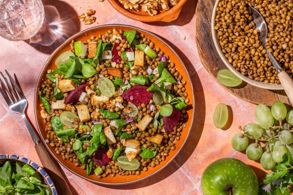 Salade de lentilles tièdes au tofu, pomme verte & légumes croquants